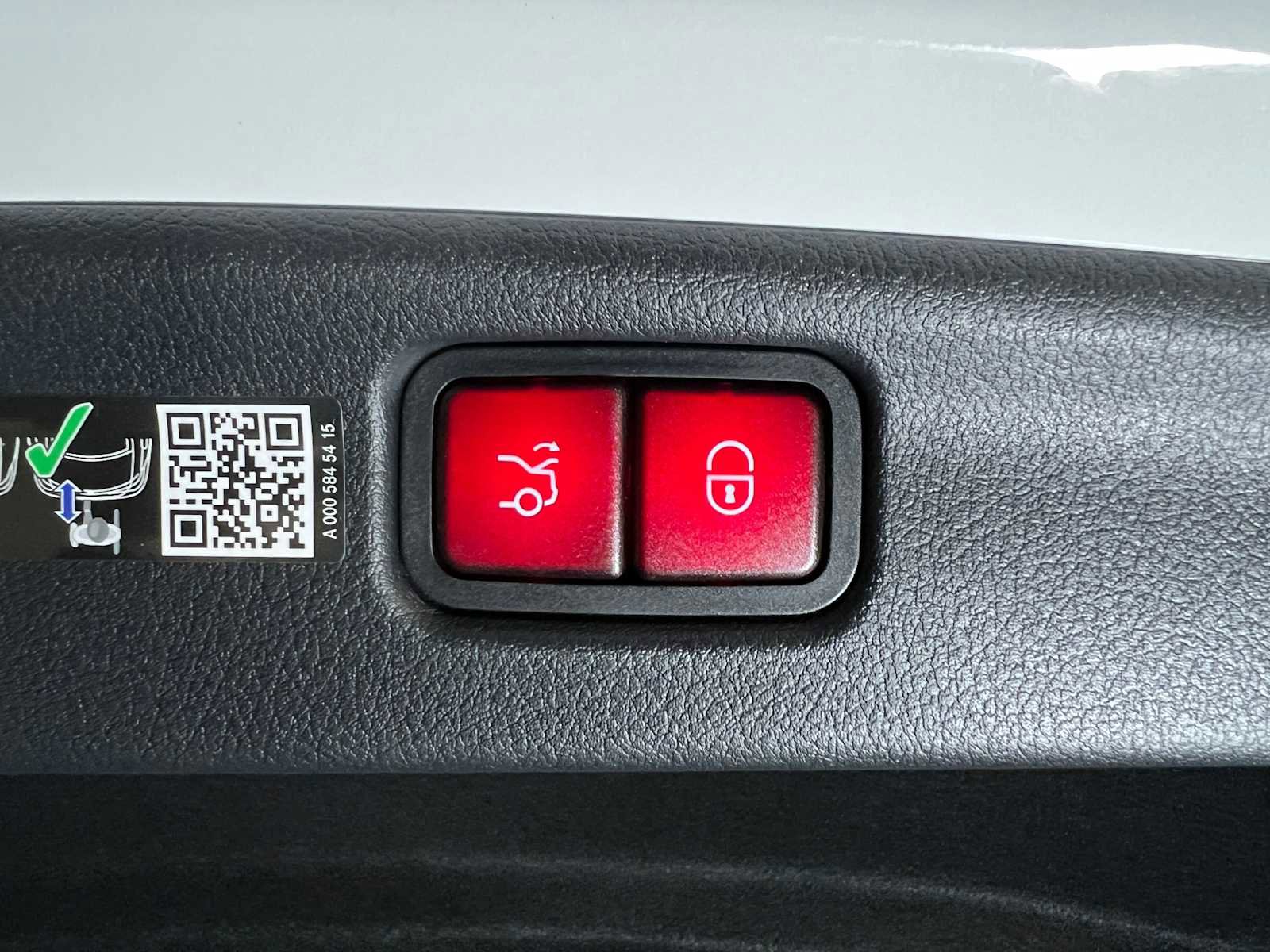 Used 2025 Mercedes-Benz C 300 4MATIC Sedan image 16