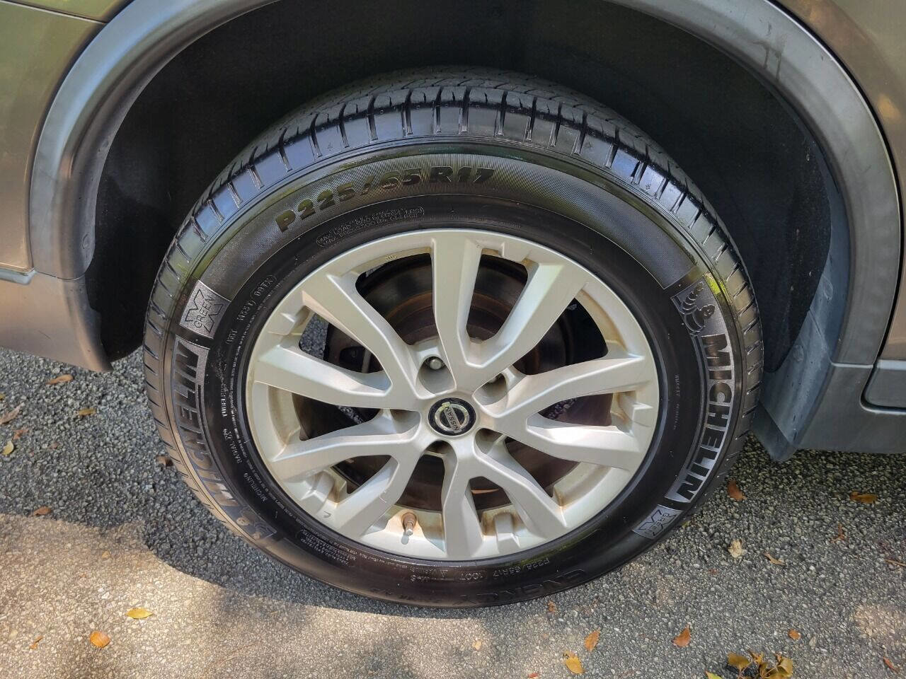 Used 2019 Nissan Rogue SV FWD image 14