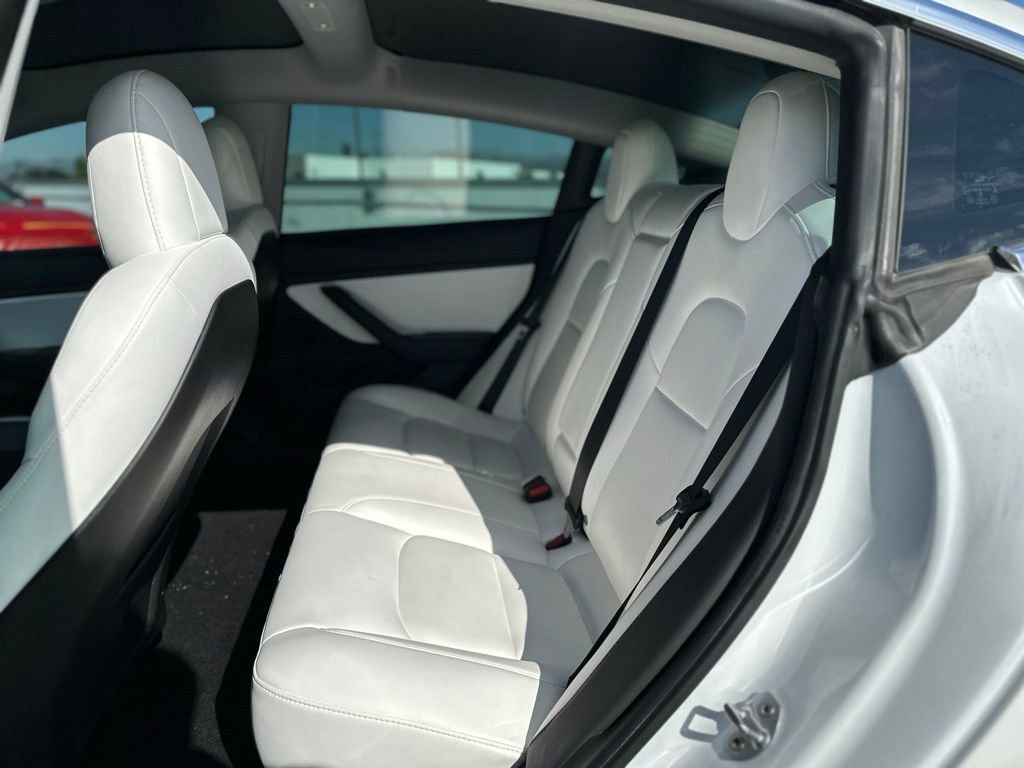 Used 2020 Tesla Model 3 Standard Range Plus image 4