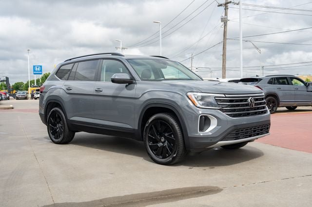 New 2026 Volkswagen Atlas SE FWD image 8