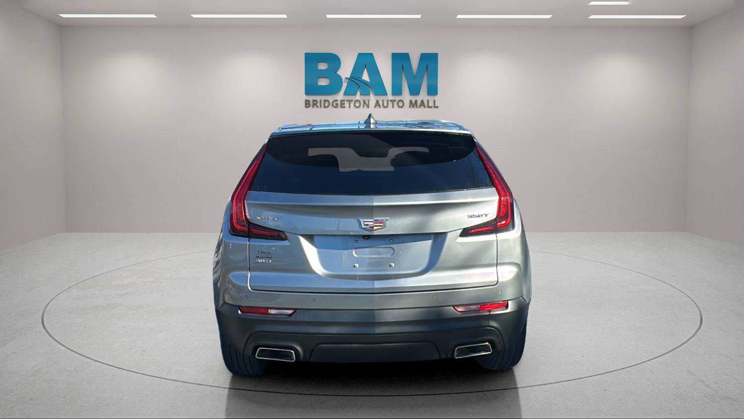 Used 2023 Cadillac XT4 Luxury w/ Cold Weather Package image 6