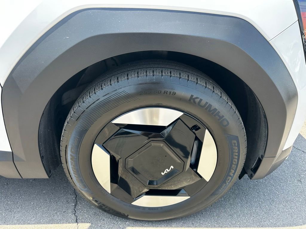Used 2024 Kia EV9 Light Long Range RWD image 9
