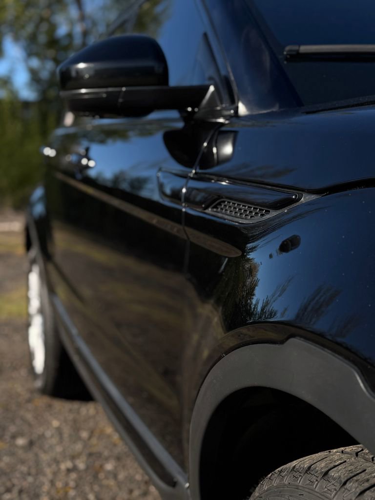 Used 2019 Land Rover Range Rover Evoque SE Premium image 39