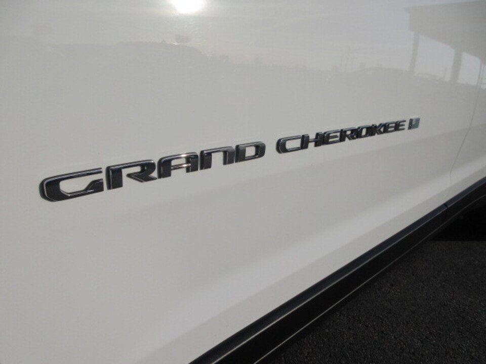 Used 2023 Jeep Grand Cherokee L Limited w/ Trailer Tow Group (B) image 9