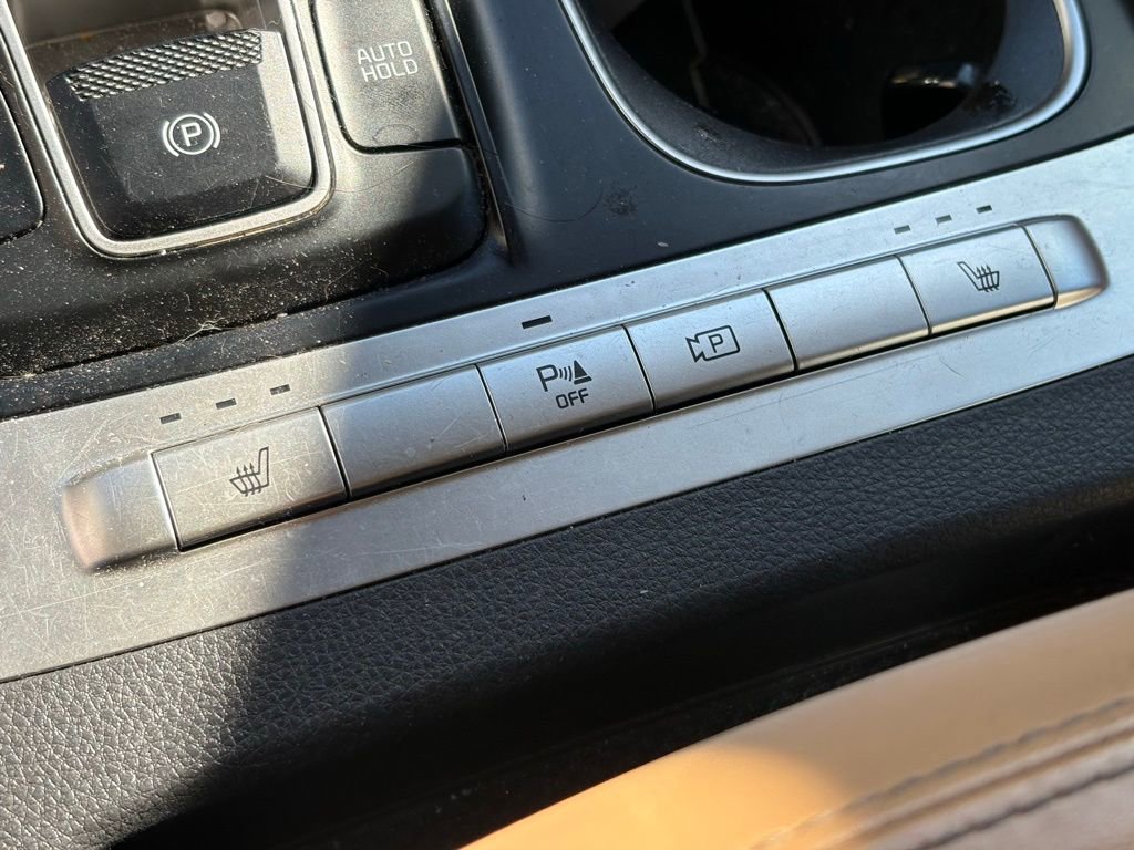 Used 2022 Kia Carnival LX image 16