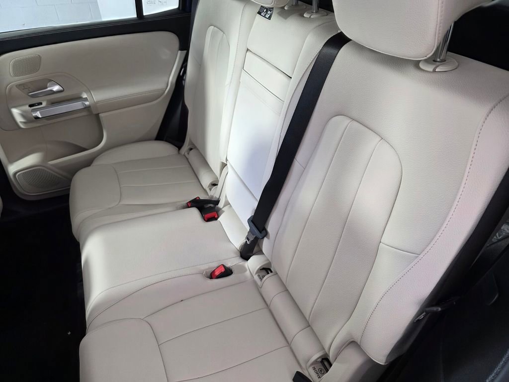 New 2026 Mercedes-Benz GLB 250 image 13