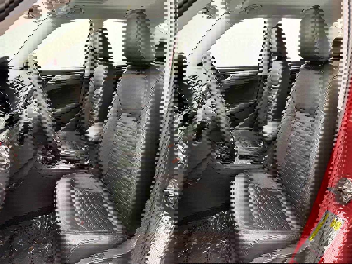 Used 2016 Volkswagen Passat 1.8T SEL Premium image 10