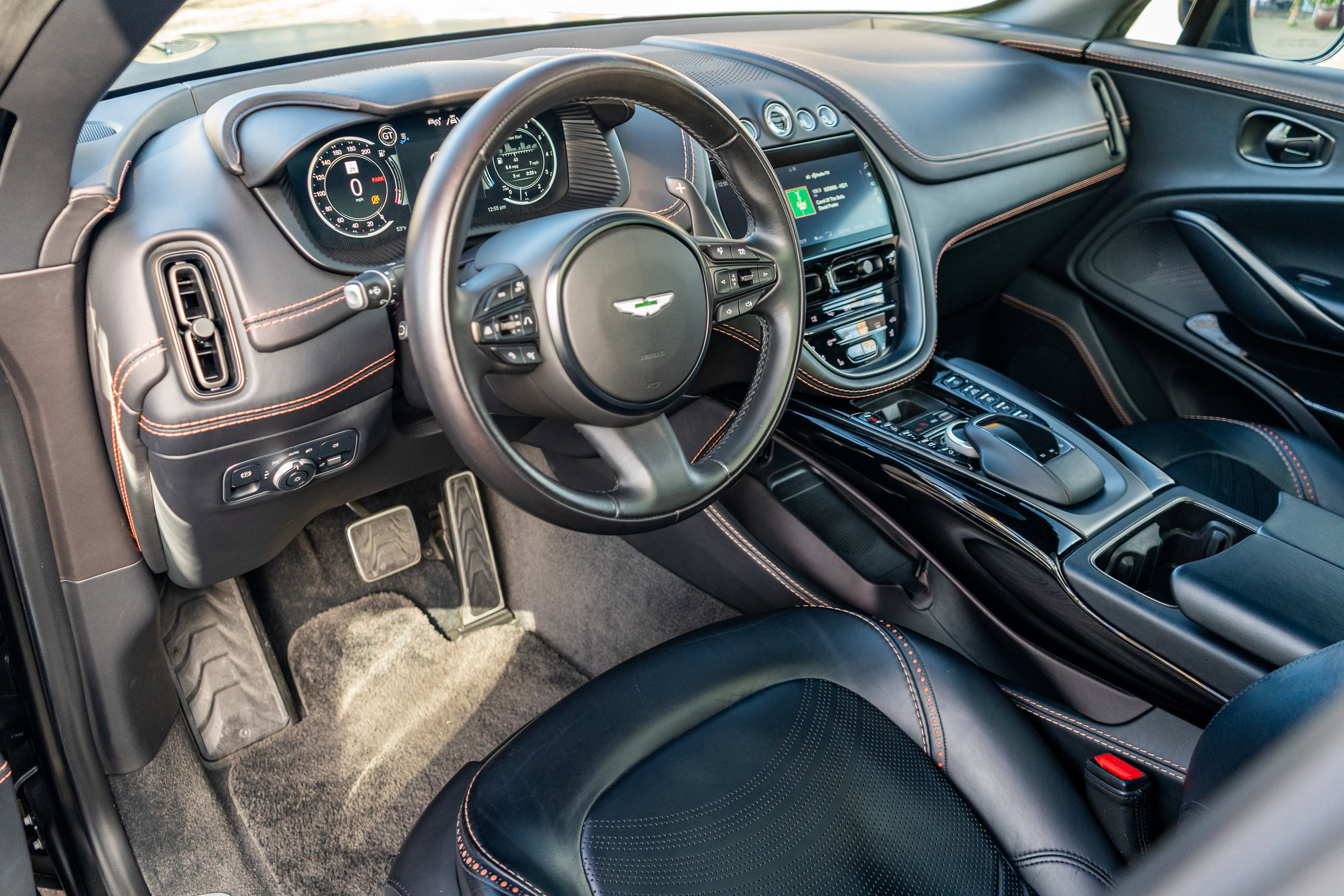 Used 2022 Aston Martin DBX image 3