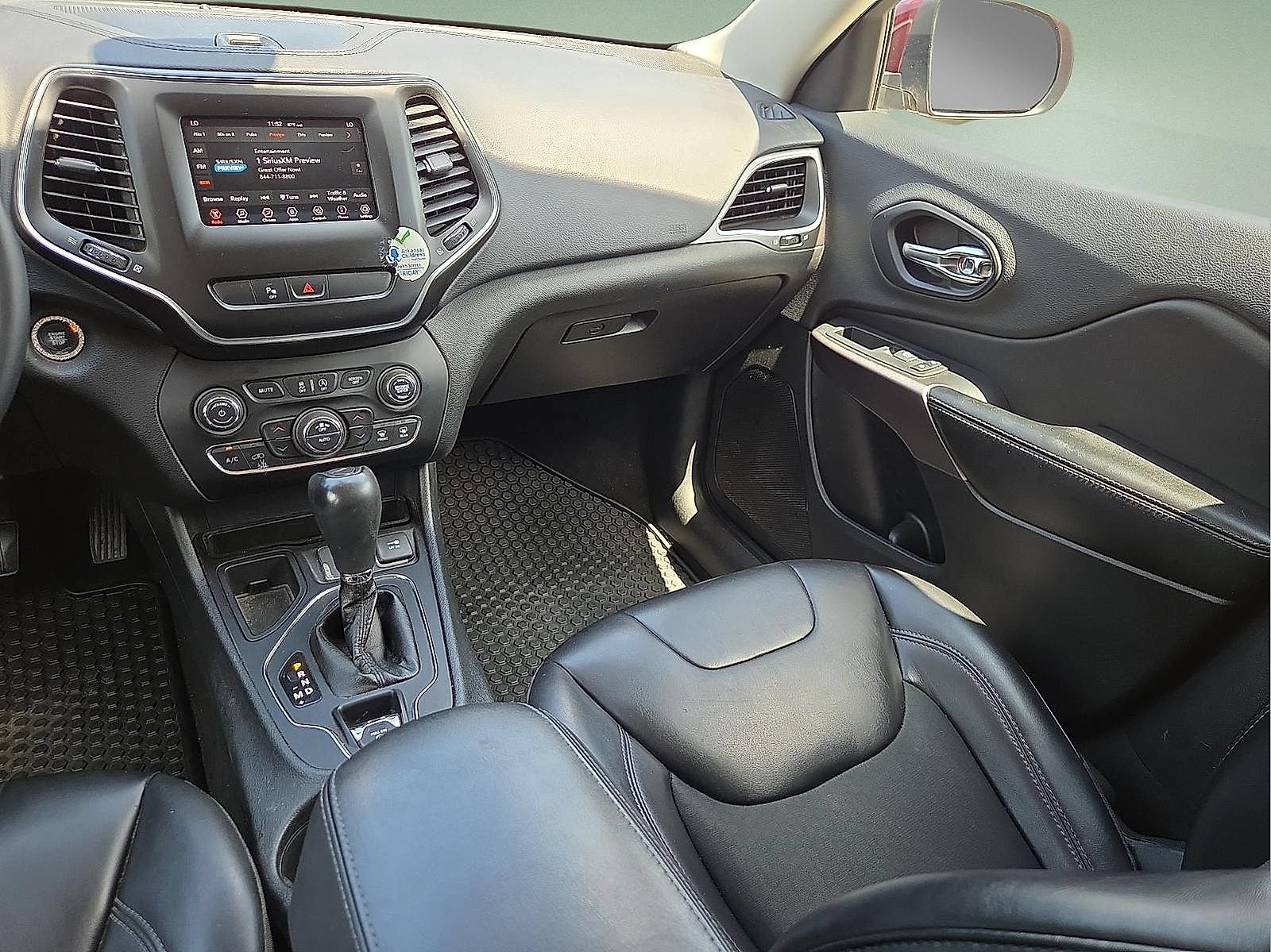 Used 2019 Jeep Cherokee Latitude Plus w/ Comfort/Convenience Group FWD image 12