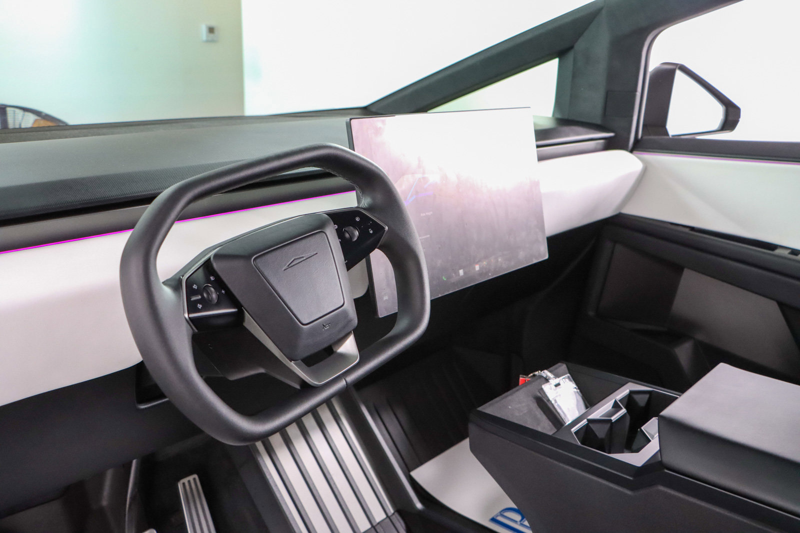 Used 2024 Tesla Cybertruck AWD Crew Cab image 20