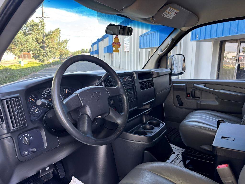 Used 2005 Chevrolet Express 1500 image 10