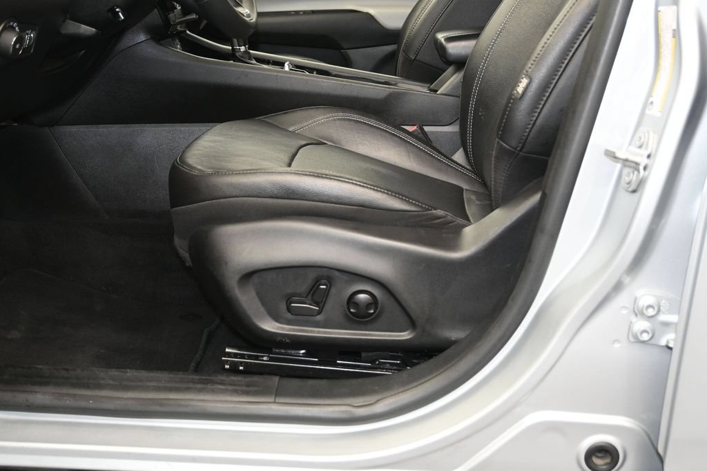 Used 2025 Jeep Compass Limited w/ Elite Group AWD/4WD image 23