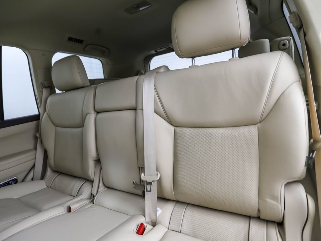 Used 2015 Lexus LX 570 4WD image 23