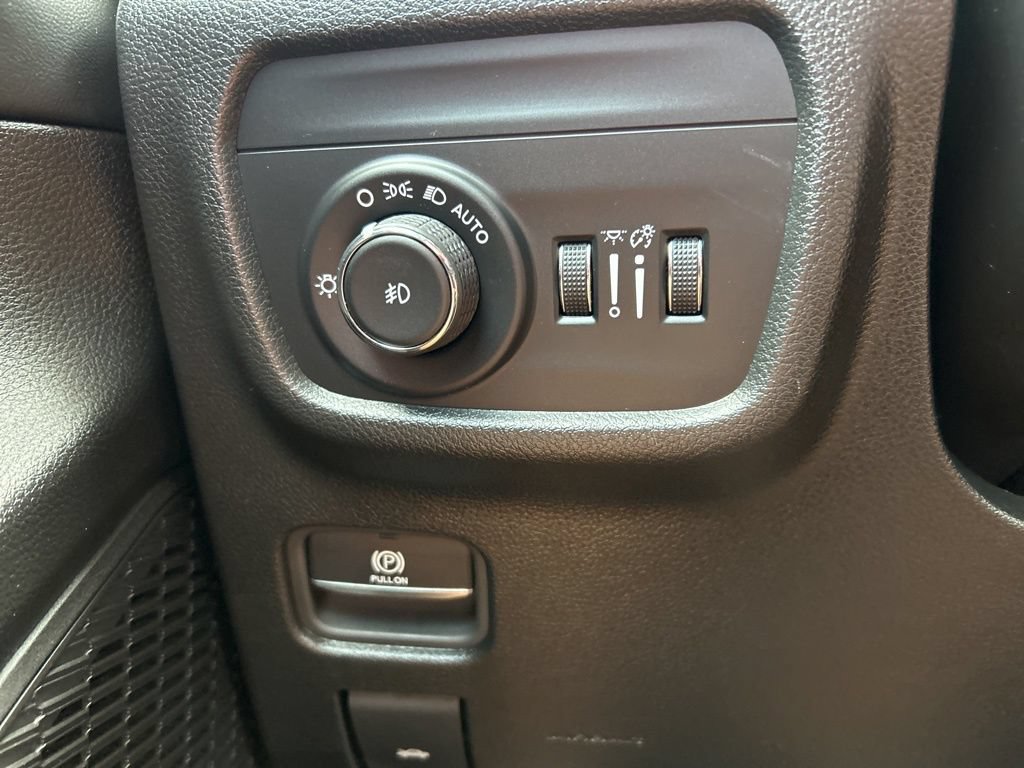 Certified 2024 Jeep Grand Cherokee L Limited RWD image 30