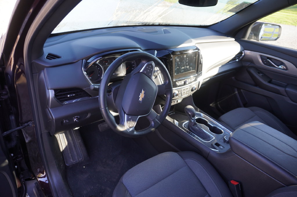 Used 2023 Chevrolet Traverse LT FWD image 3