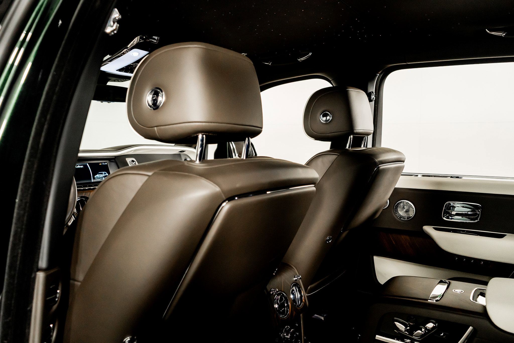 Used 2023 Rolls-Royce Cullinan w/ Cullinan Package image 38