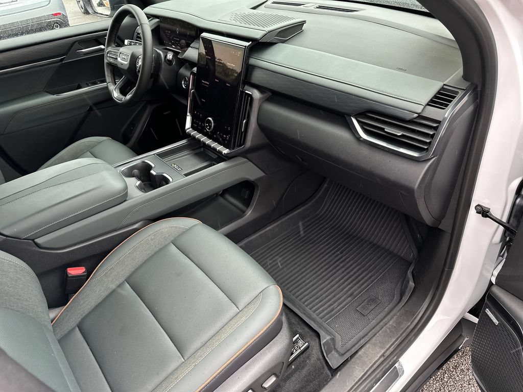Used 2025 GMC Acadia AT4 w/ LPO, Floor Liner Package AWD/4WD image 26