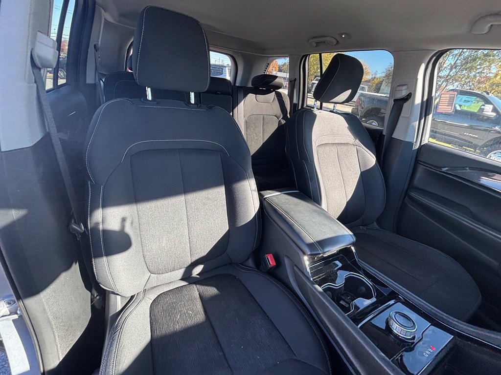 Used 2022 Jeep Grand Cherokee Laredo w/ Luxury Tech Group I AWD/4WD image 40