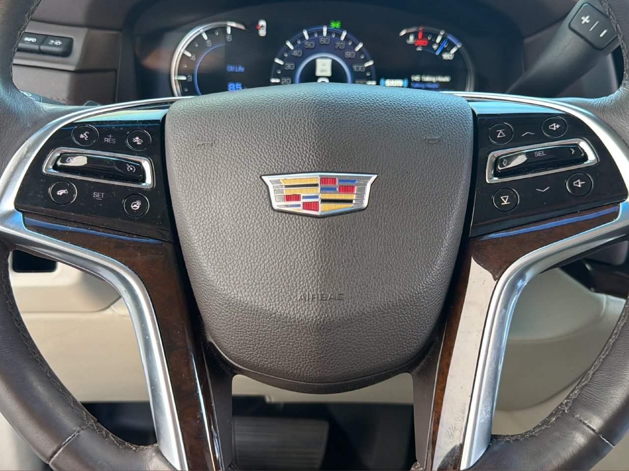 Used 2017 Cadillac Escalade Premium Luxury RWD image 22