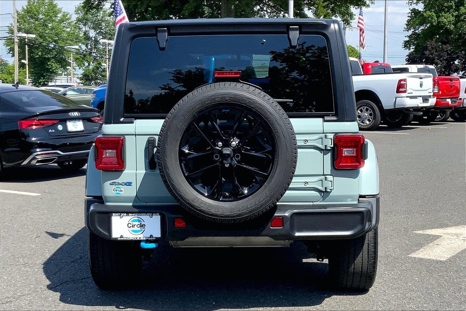 Used 2023 Jeep Wrangler Unlimited Sahara w/ Cold Weather Group AWD/4WD image 4