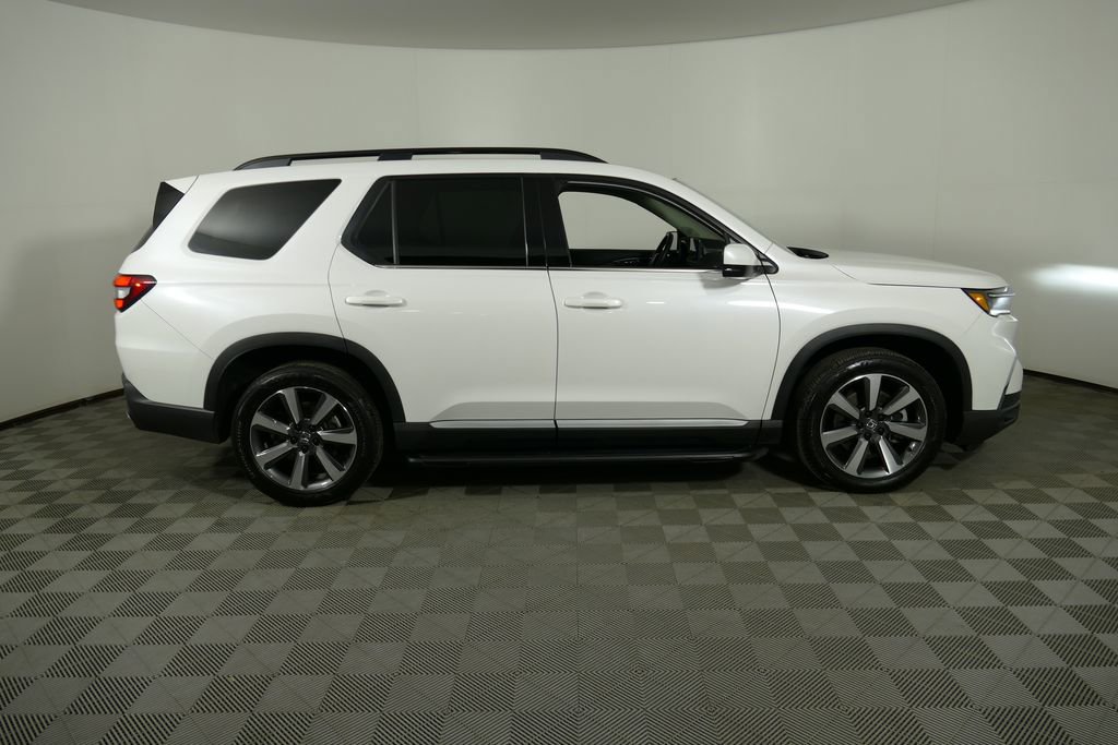 Used 2025 Honda Pilot Touring image 2
