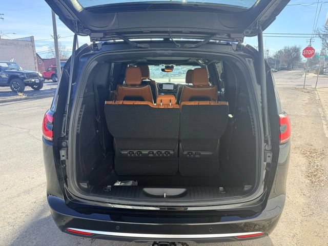 New 2026 Chrysler Pacifica Pinnacle w/ Trailer Tow Group FWD image 7