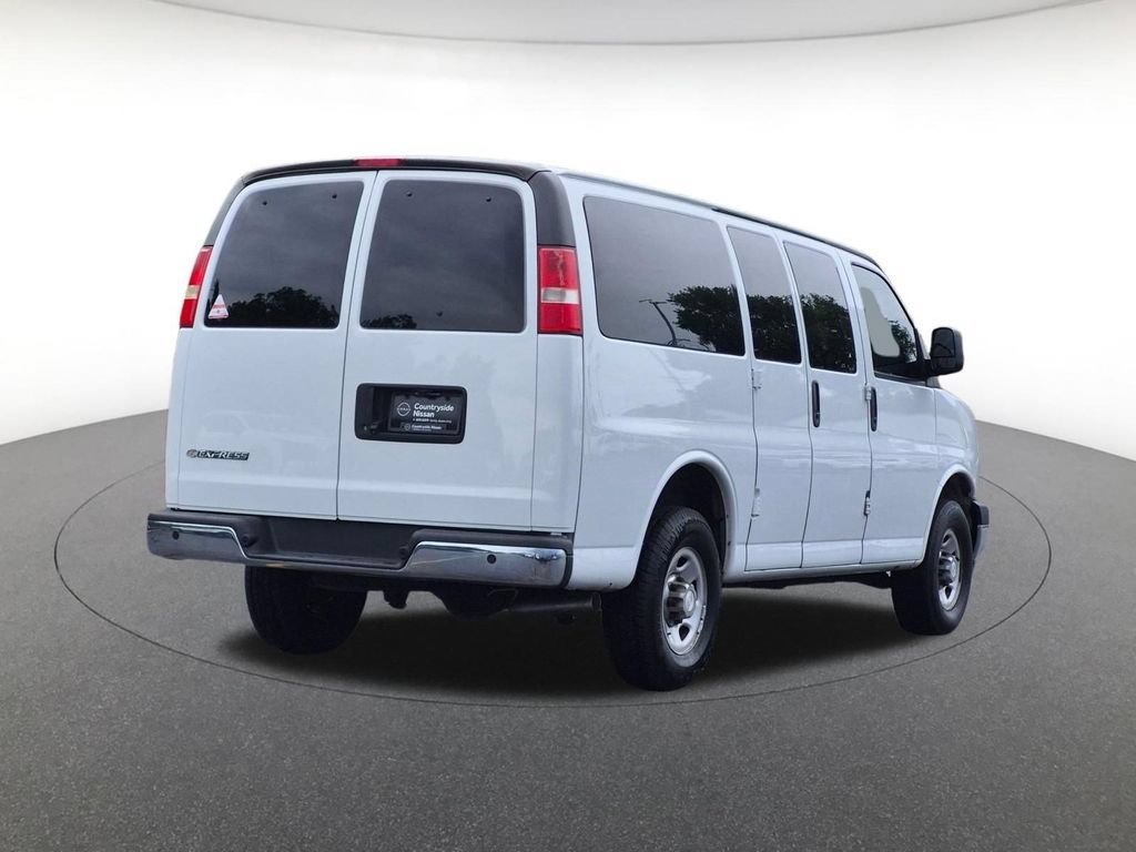 Used 2018 Chevrolet Express 3500 LT w/ LT Preferred Equipment Group RWD image 5