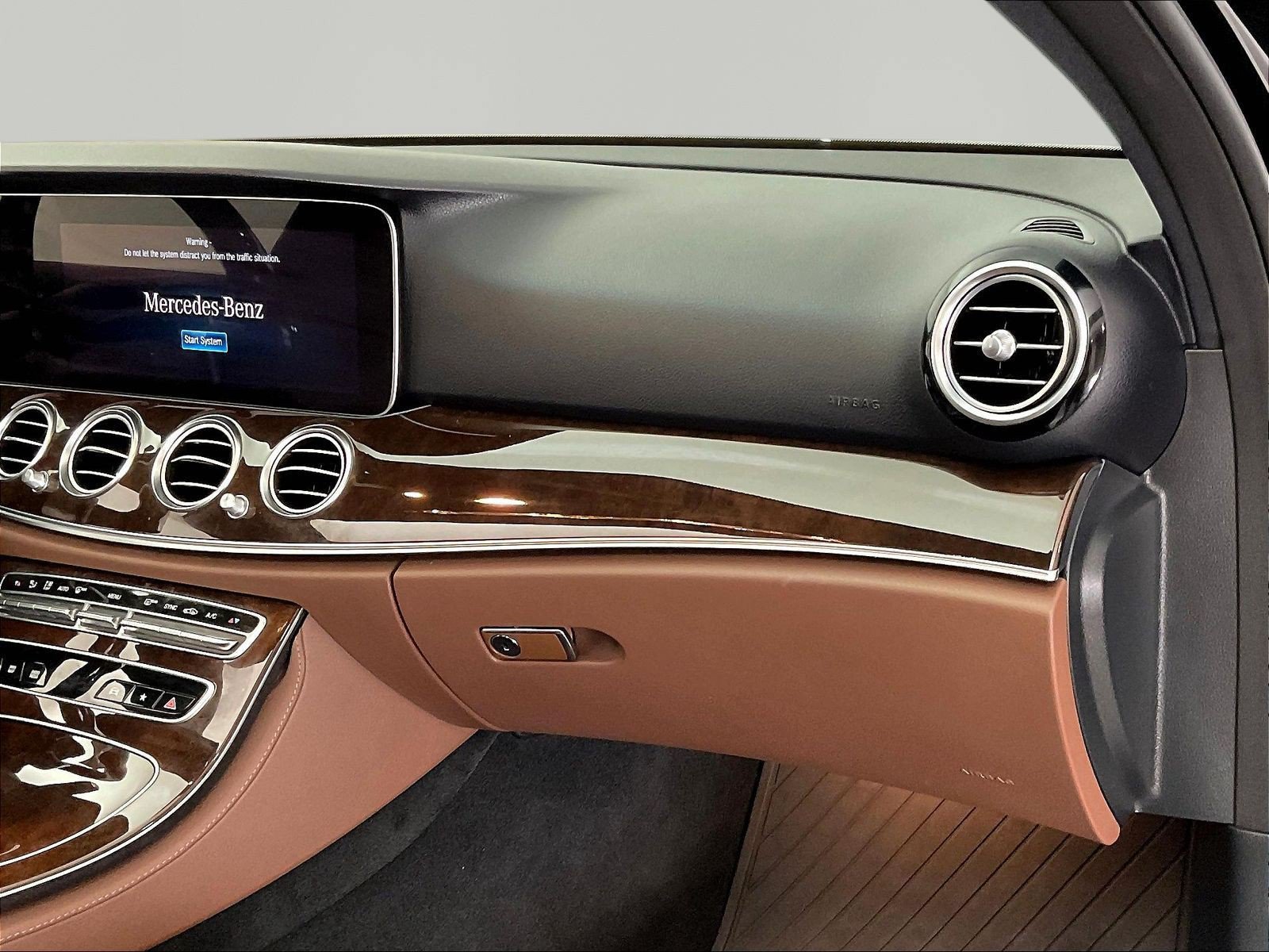 Used 2023 Mercedes-Benz E 350 4MATIC Sedan image 26
