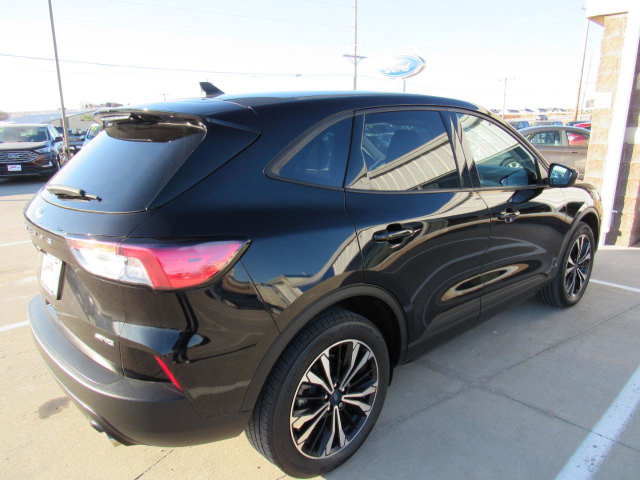 Used 2022 Ford Escape SE w/ SE Sport Appearance Package AWD/4WD image 6