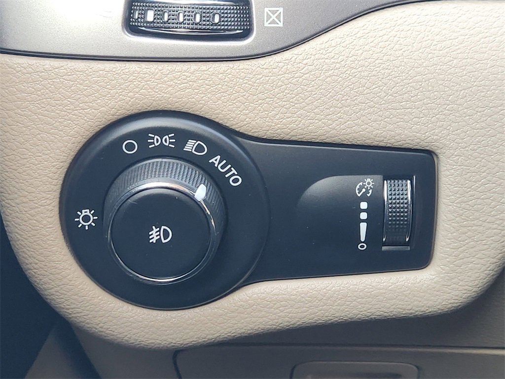 Used 2019 Jeep Cherokee Latitude w/ Popular Appearance Group image 22