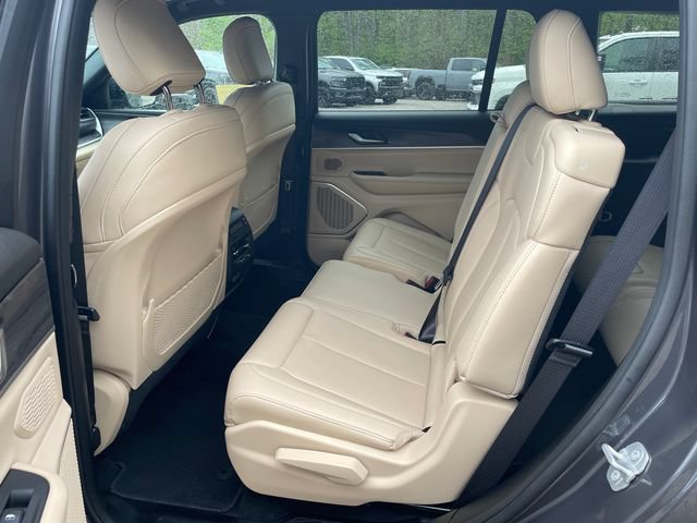 Used 2025 Jeep Grand Cherokee L Limited w/ Black Appearance Package AWD/4WD image 20