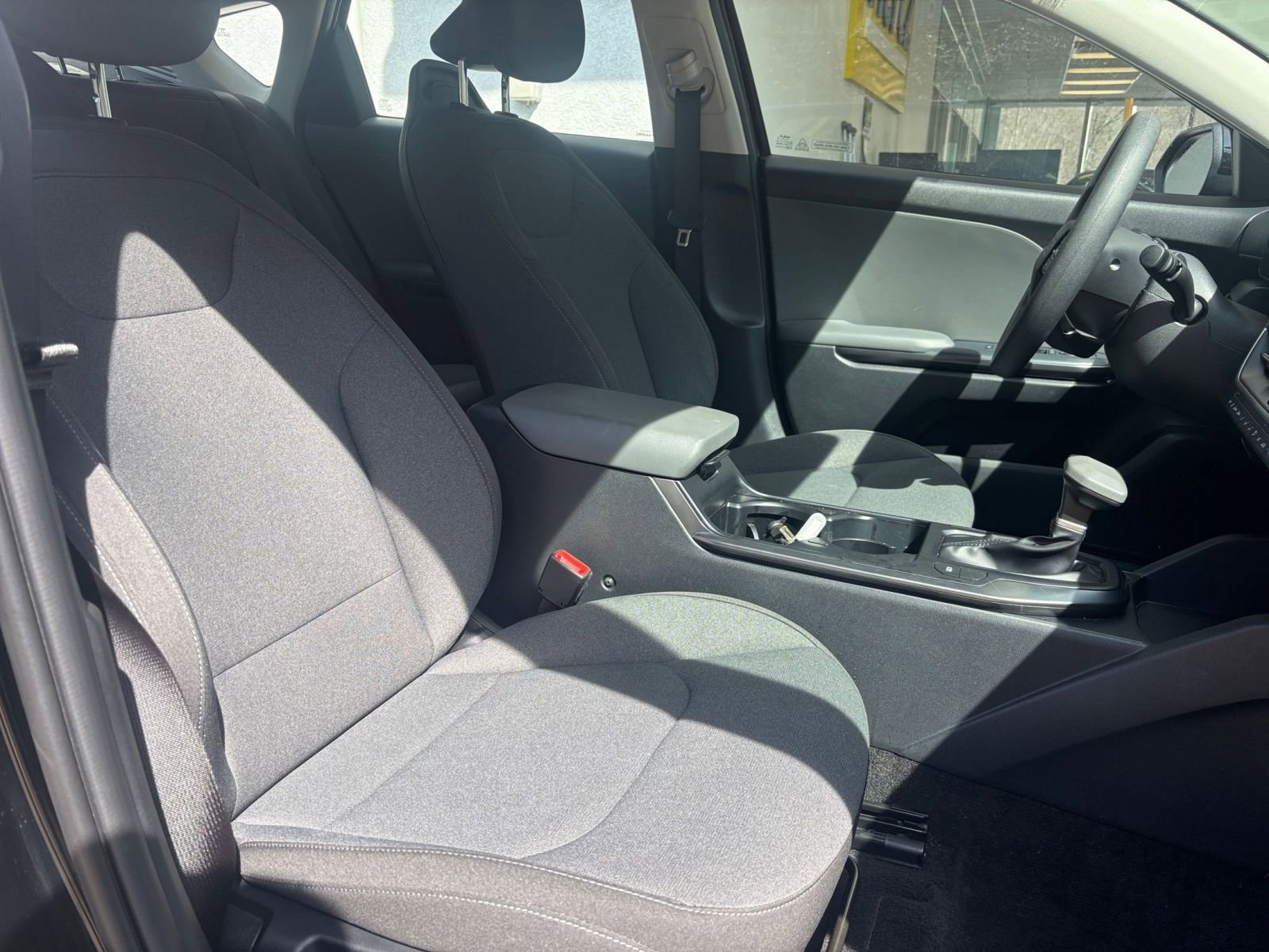 Used 2025 Kia K4 LXS image 27