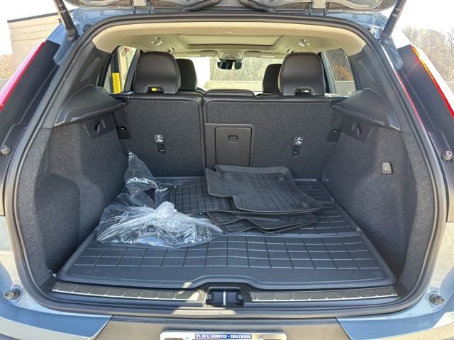 Certified 2023 Volvo XC40 B5 Ultimate w/ Climate Package image 35