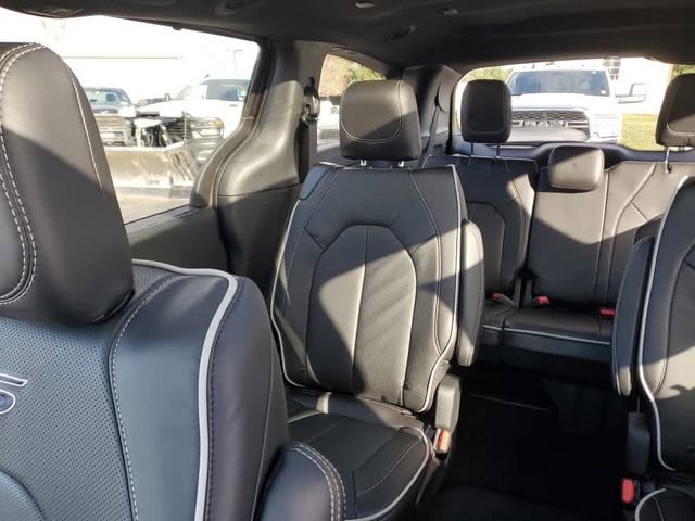 New 2026 Chrysler Pacifica Limited w/ S Appearance Package AWD/4WD image 14