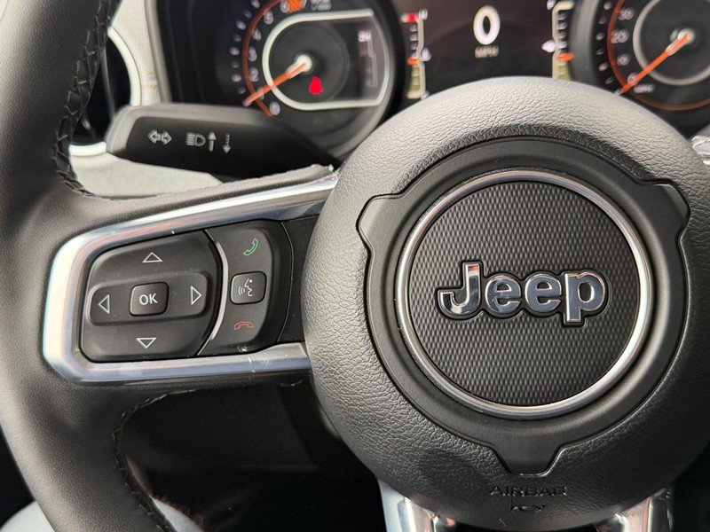 Used 2025 Jeep Wrangler Unlimited Sahara AWD/4WD image 26