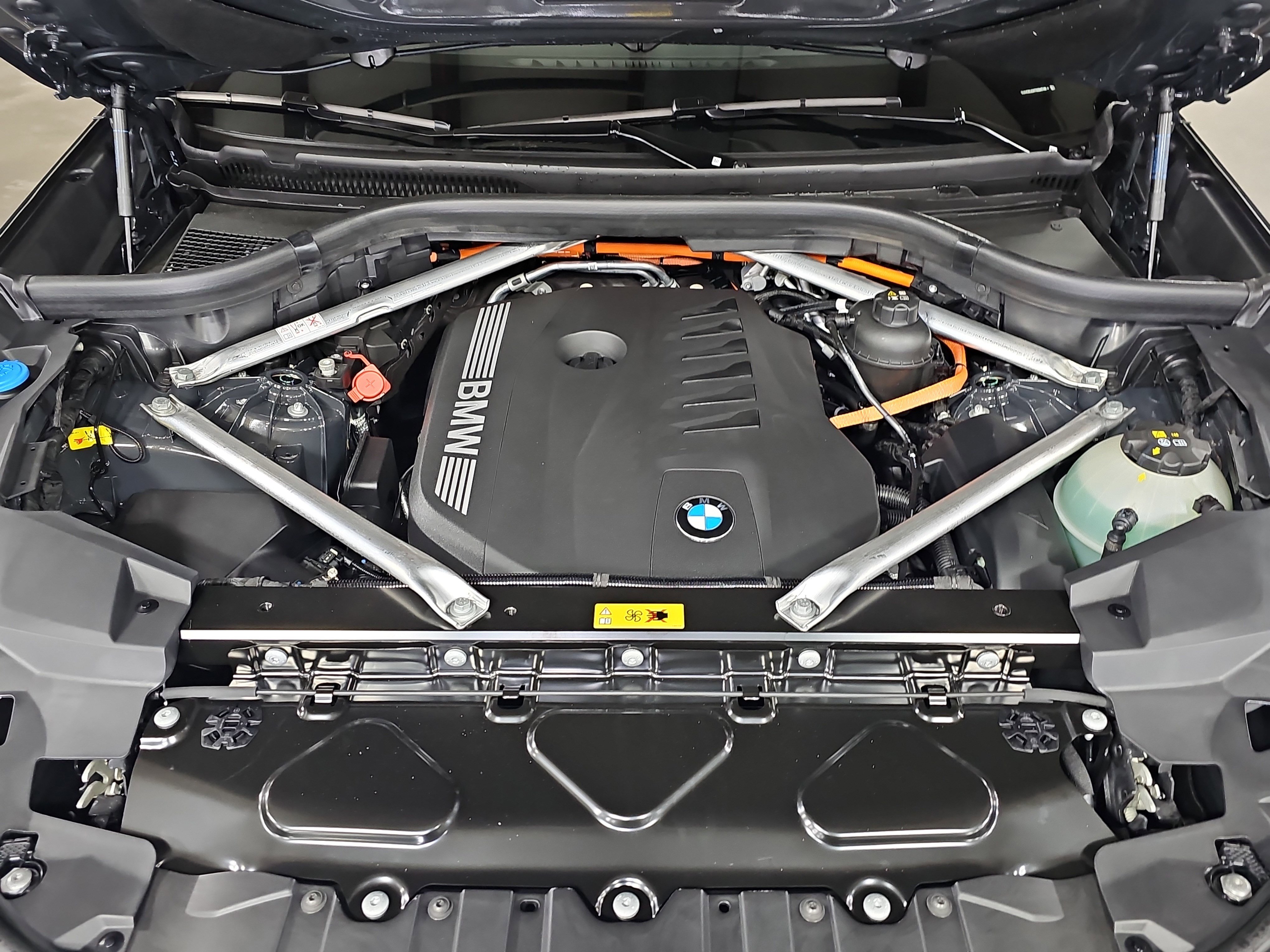 New 2026 BMW X5 xDrive50e w/ Climate Comfort Package image 33