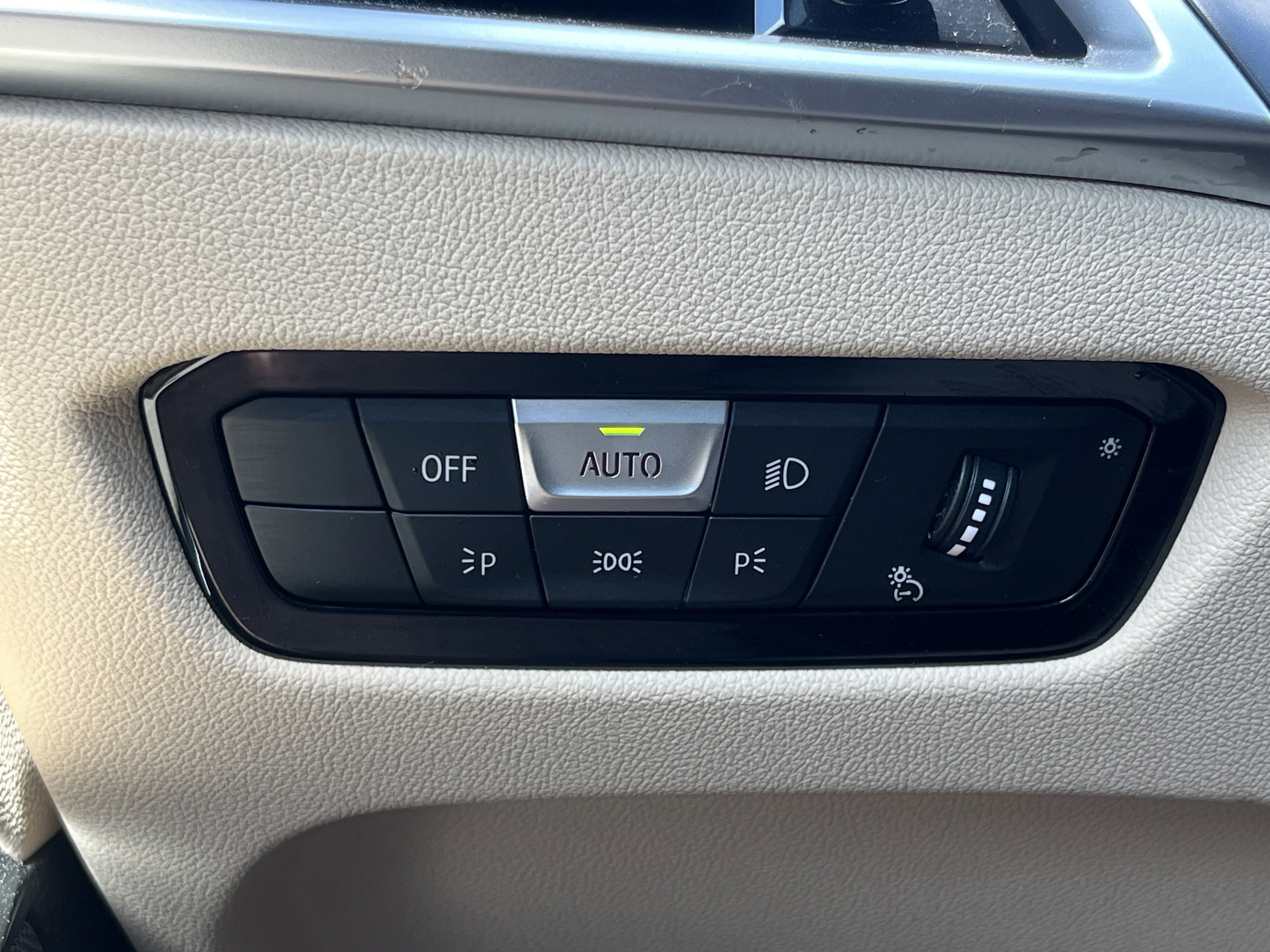 Used 2026 BMW 330i Sedan w/ M Sport Package image 15