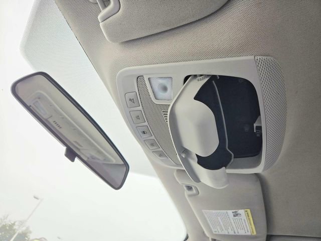 Used 2015 Ford Fusion SE image 25