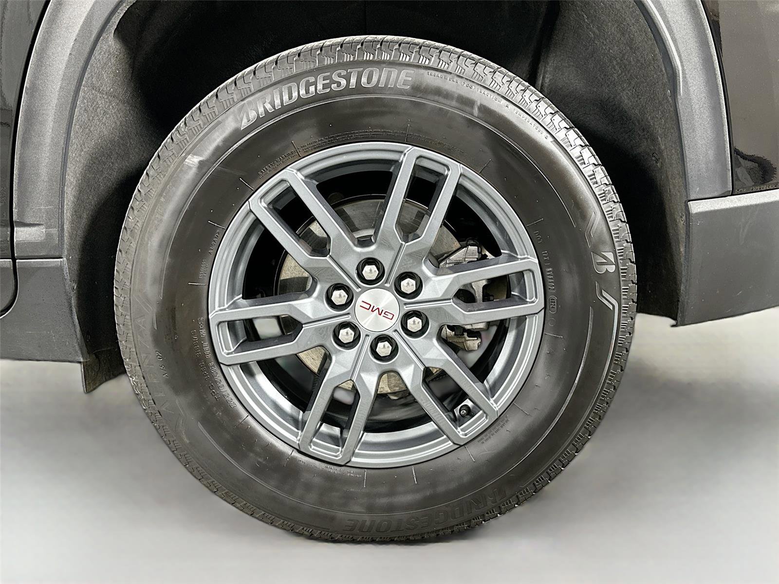 Used 2025 GMC Acadia Elevation image 30