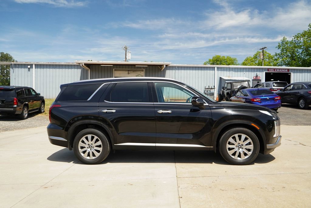 Used 2023 Hyundai Palisade SEL w/ Winter Package AWD/4WD image 3
