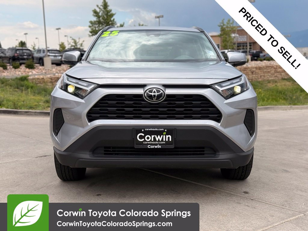 Used 2025 Toyota RAV4 XLE AWD/4WD image 2