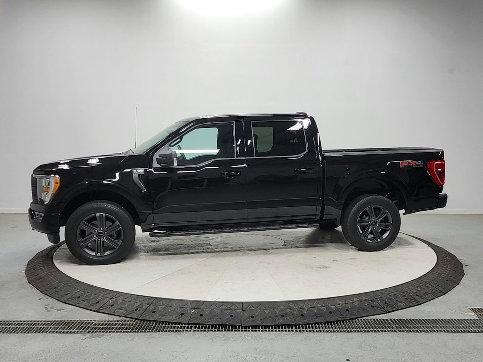 Used 2023 Ford F150 XLT w/ Equipment Group 302A High AWD/4WD image 4