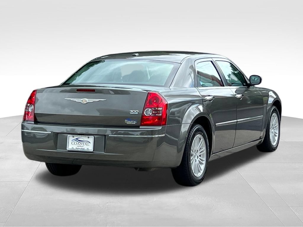 Used 2010 Chrysler 300 Touring RWD image 10