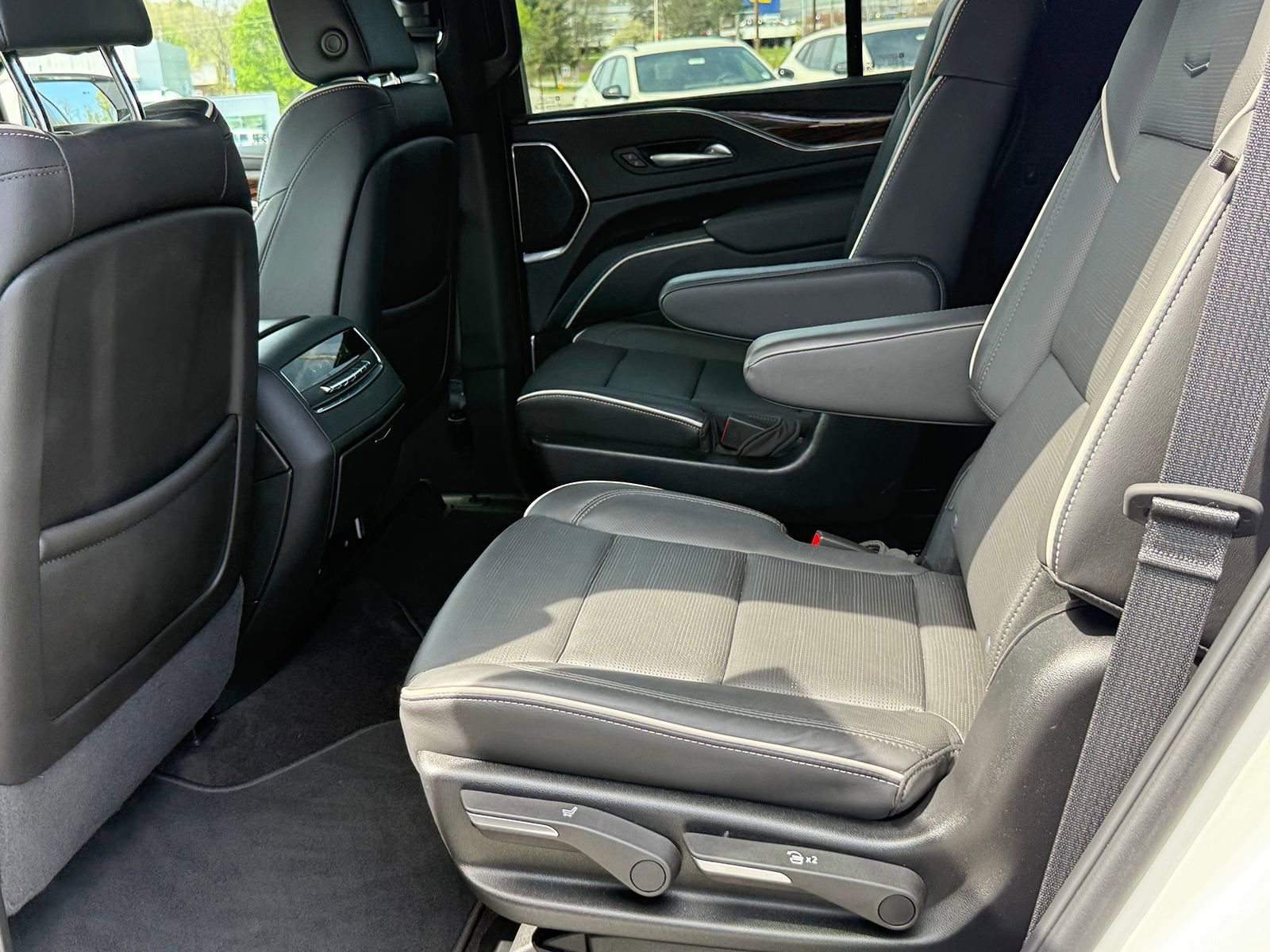 Certified 2024 Cadillac Escalade Premium Luxury AWD/4WD image 21