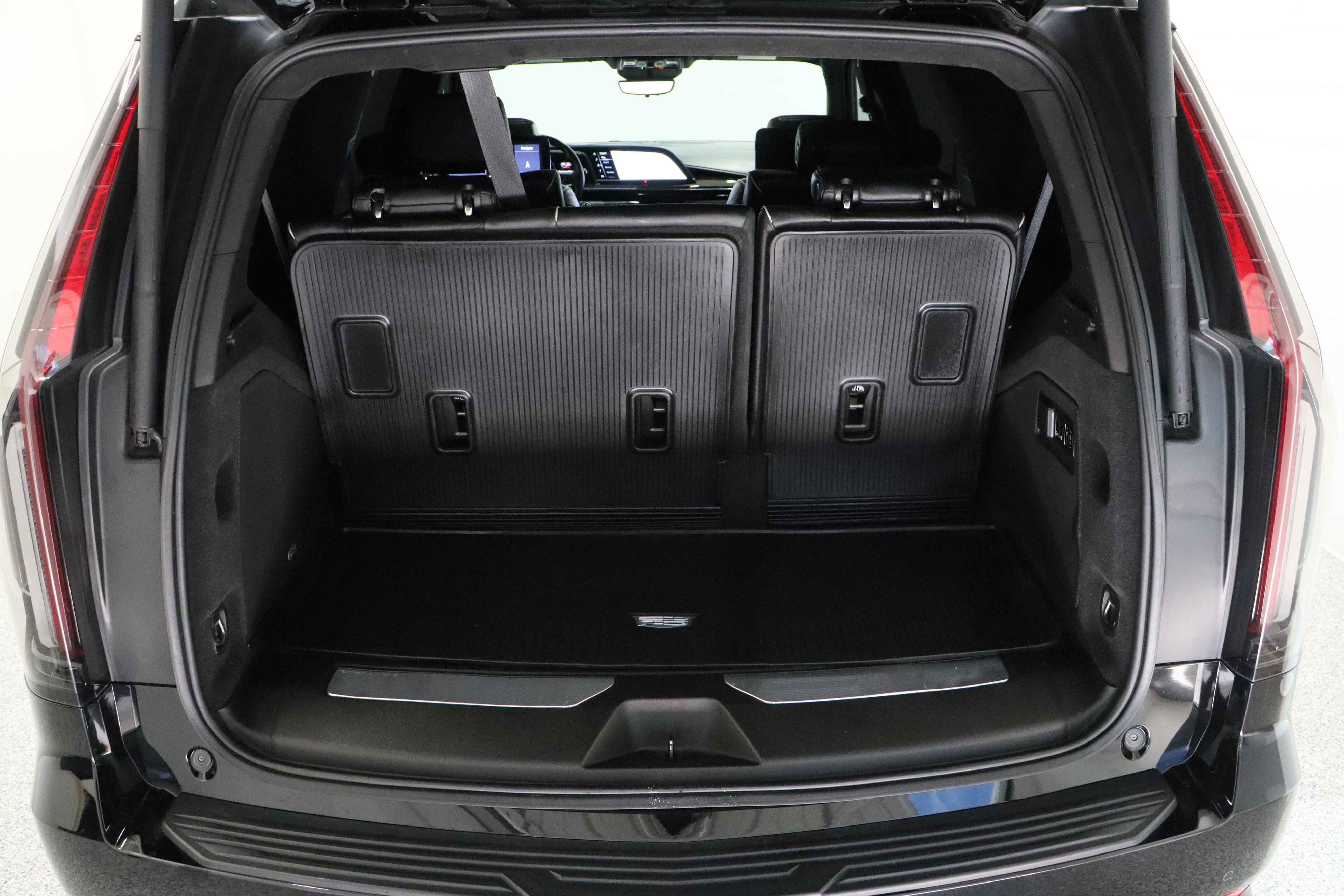 Used 2021 Cadillac Escalade Sport Platinum w/ Heavy-Duty Trailer Package image 43