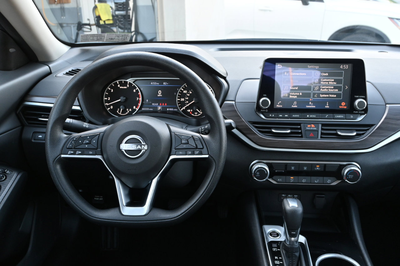 Used 2024 Nissan Altima 2.5 SV image 23