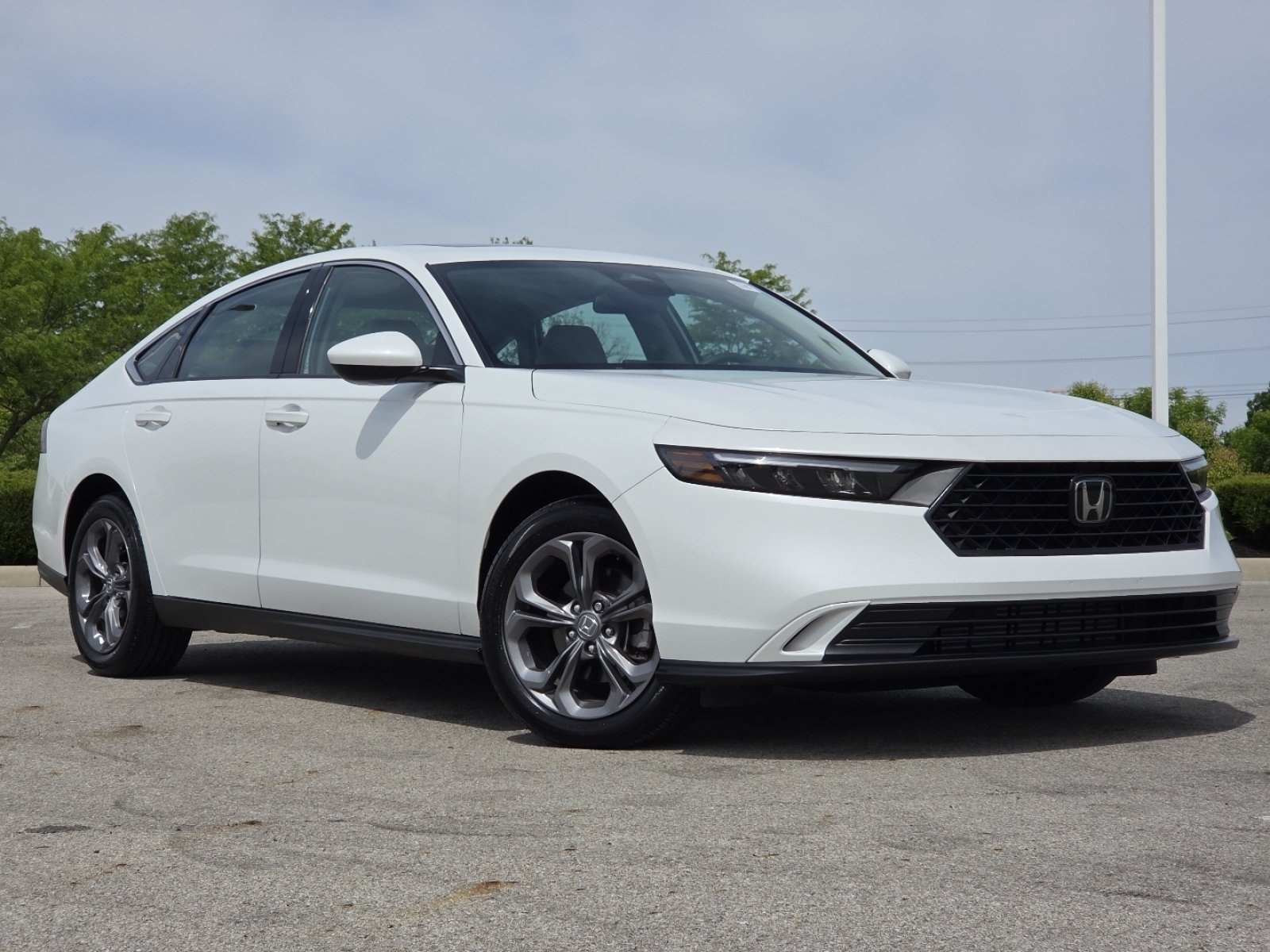 Used 2024 Honda Accord EX image 2