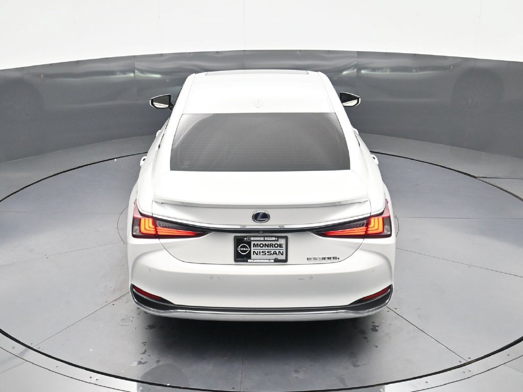 Used 2019 Lexus ES 300h w/ Premium Package FWD image 32