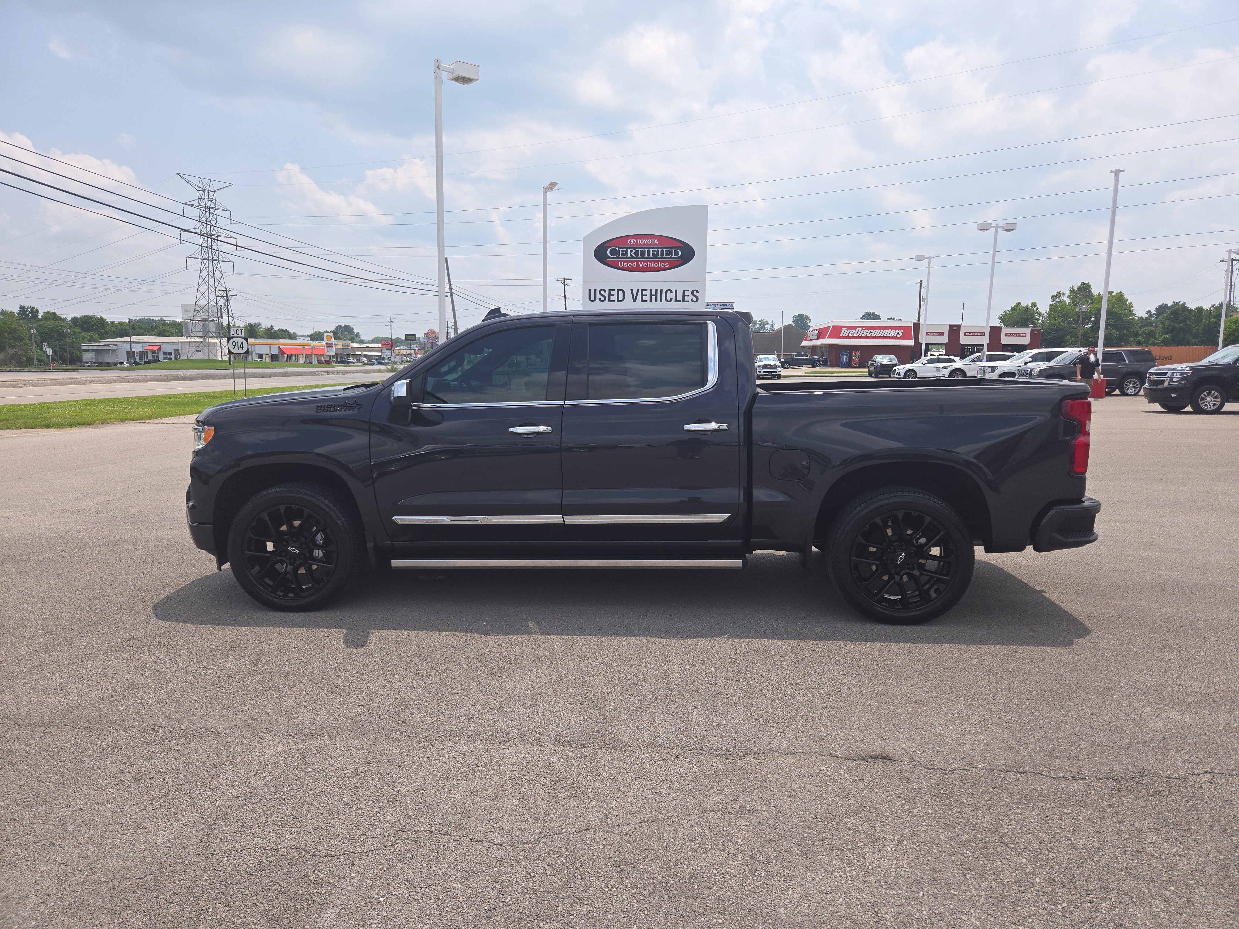Used 2024 Chevrolet Silverado 1500 High Country w/ High Country Premium Package image 9