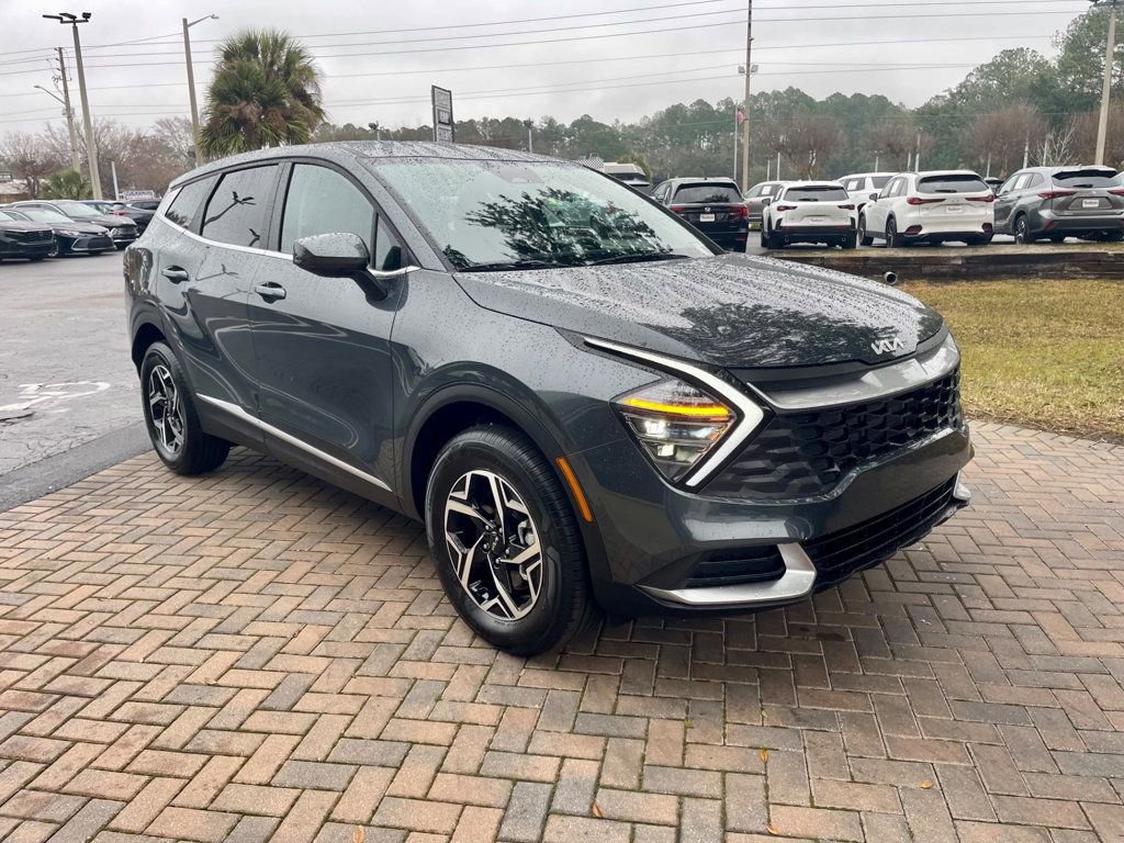 Used 2025 Kia Sportage LX image 8